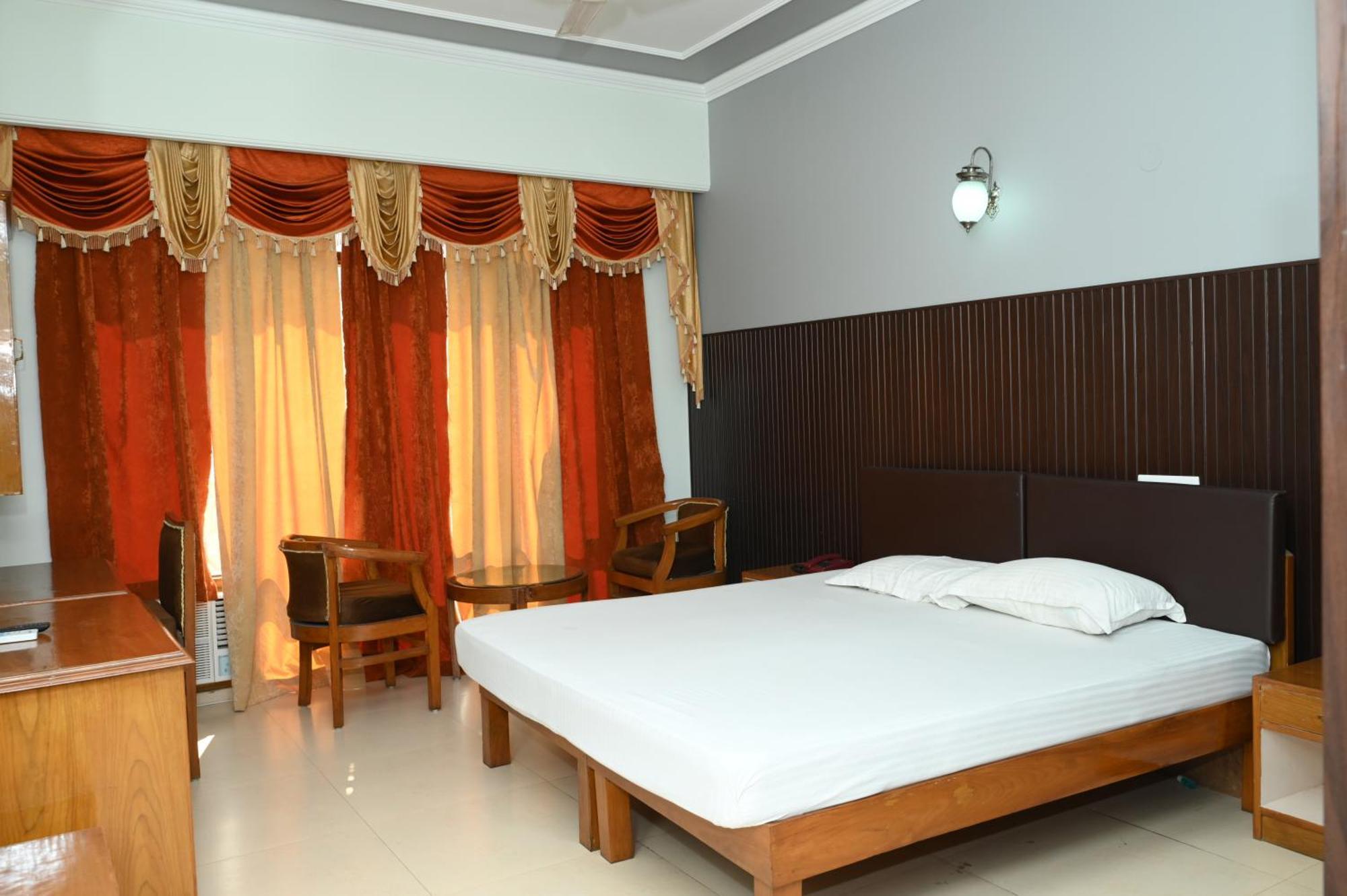 Hotel Surya Plaza Kotdwara Luaran gambar